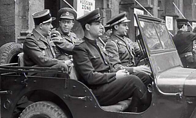 Die berühmten „Vier im Jeep“. Eine Militärstreife mit je einem Soldaten der vier alliierten Besatzungsmächte in Wien.