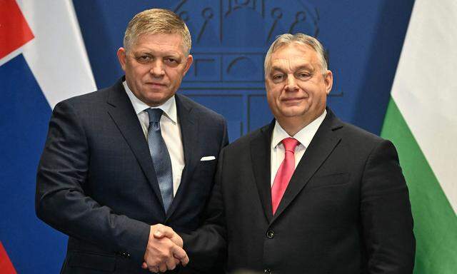 Der linkspopulistische slowakische Ministerpräsident Robert Fico könnte bald ein ähnliches Schicksal erleiden wie sein rechtspopulistische Amtskollege Viktor Orbán. 