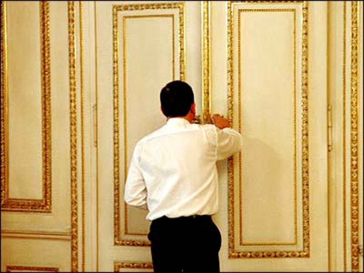 Strasser spricht von zwei interessanten Angeboten aus der Privatwirtschaft. Noch ist nicht bekannt, zu welchem Unternehmen es Strasser ziehen wird: im folgenden aber ein paar Tipps, wie es ehemalige Politiker-Kollegen gemacht haben.