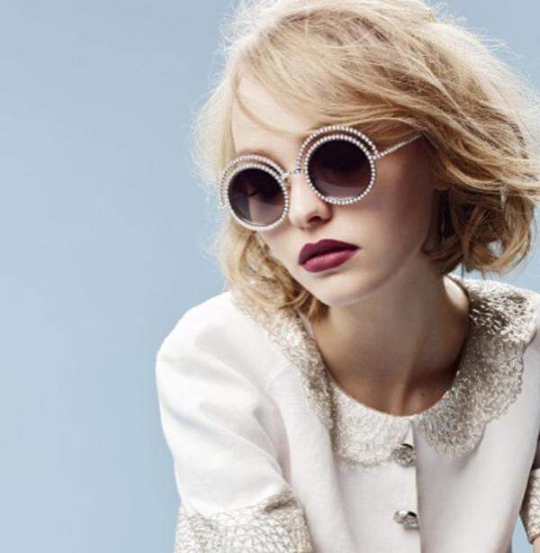 Lily-Rose Depp hat sich als Model schon etabliert. Die Tochter von Johnny Depp und Vanessa Paradis war für Chanel schon als Model tätig.
