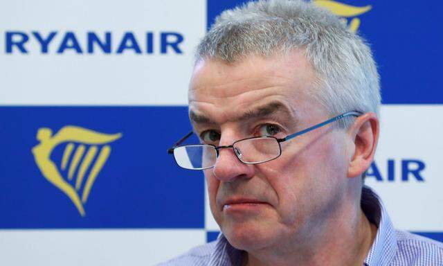 FILE PHOTO: Ryanair CEO Michael O'Leary holds a news conference in Brussels