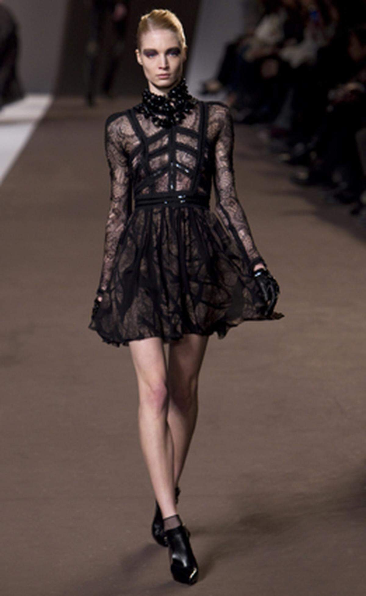 Elie Saab: Paris. HW 10/11