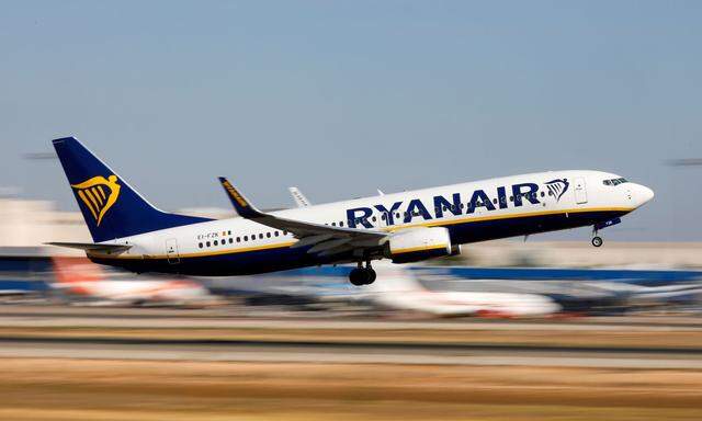 FILE PHOTO: A Ryanair Boeing 737 plane takes off from Palma de Mallorca airport in Palma de Mallorca
