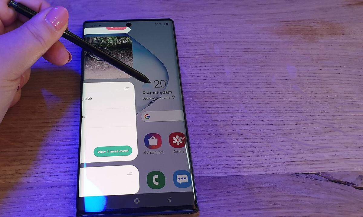 Bixby gibt es mittlerweile auch auf Deutsch. Wer den smarten Assistenten von Samsung aber partout nicht auf seinem Smartphone präsent haben möchte, kann ihn in den Einstellungen entfernen.