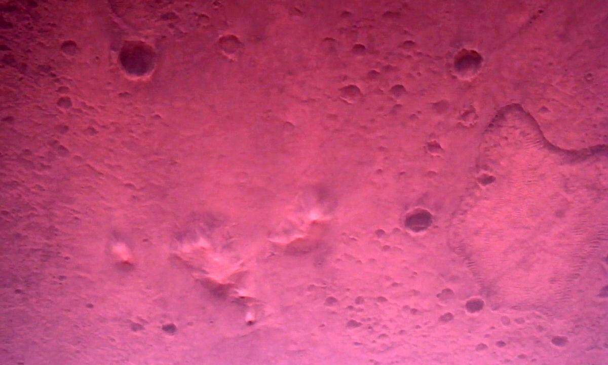 Krater wie diese, soll der Rover auf der Marsoberfläche untersuchen.