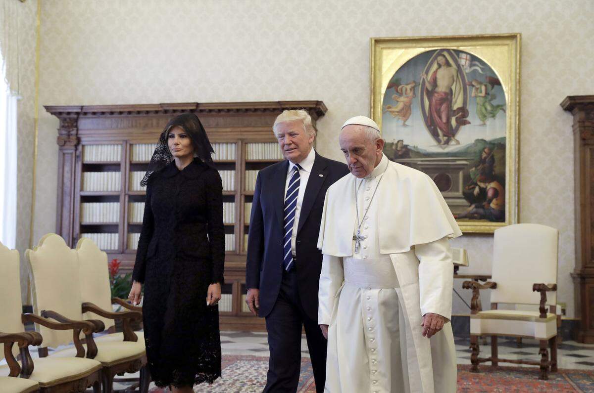 Auf den italienischen Klassiker Dolce & Gabbana fiel die Kleiderwahl bei der Trump'schen Papst-Audienz im Mai.