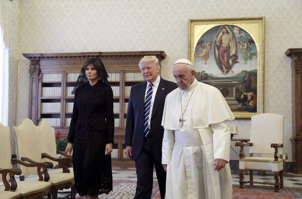 Auf den italienischen Klassiker Dolce &amp; Gabbana fiel die Kleiderwahl bei der Trump'schen Papst-Audienz im Mai.