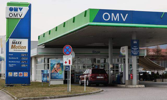 In Slowenien und Kroatien steigen wieder die regulierten Spritpreise, die abseits der Autobahnen gelten.