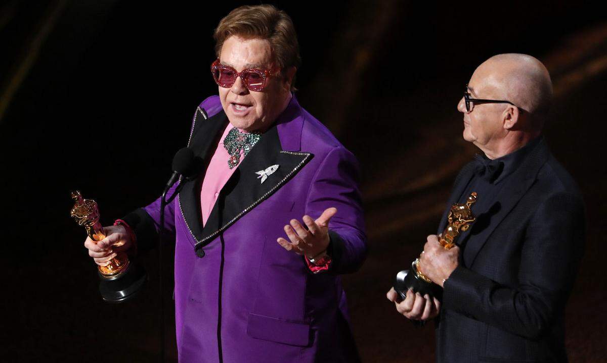 Elton John and Bernie Taupin gewannen den Oscar für den besten Song mit "(I'm Gonna) Love Me Again" ("Rocketman").