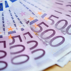 Unternehmen im Euroraum kommen wieder leichter an Kredite.