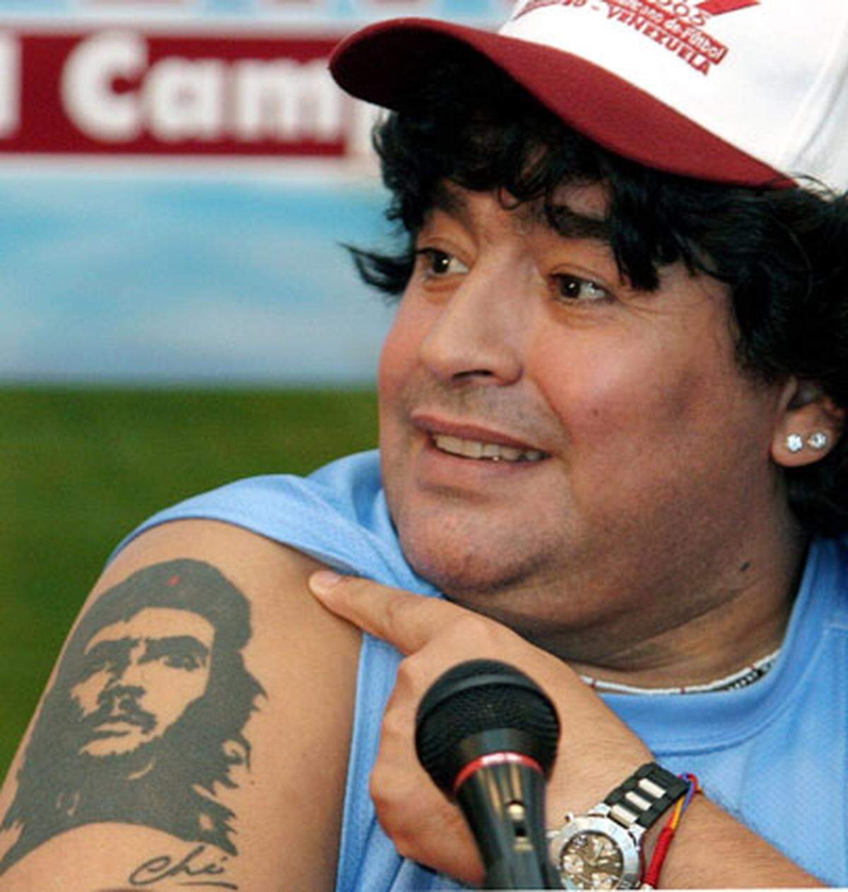 Bei Argentinien sind Tattoos Chefsache. Der große Tätowierungs-Freund Diego Maradona hat eine besondere Schwäche für die Symbolfiguren der Kubanischen Revolution - am rechten Oberarm prangt Che Guevara ...