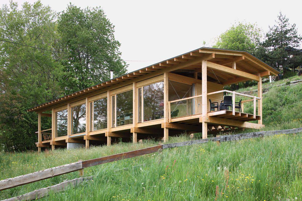 Ein Kärtner Psychologenpaar plante gemeinsam mit Hohengasser Wirnsberger Architekten ZT zwischen Drautal und Millstätter See ein Einraum-Haus auf 65 Quadratmetern.