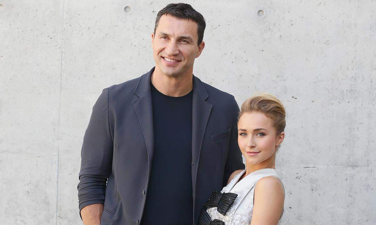 K.o. nach neun Jahren Beziehung: Gerüchte um eine Trennung hat es immer wieder gegeben, nun scheint es endgültig zu sein. Box-Weltmeister Wladmir Klitschko und Hayden Panettiere gehen getrennte Wege, wie Hayden Panettieres Mutter Lesley Vogel, dem Portal „Radar Online“ bestätigte. "Ich glaube, in ihrem Leben gibt es gerade viele Veränderungen", kommentierte Vogel das Beziehungs-Aus.