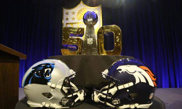 Endspiel zwischen den Denver Broncos und Carolina Panthers um die Vince Lombardi Trophy im Super Bow