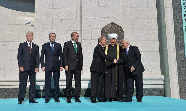 Putin bei der Eröffnung einer der größten Moscheen Europas.