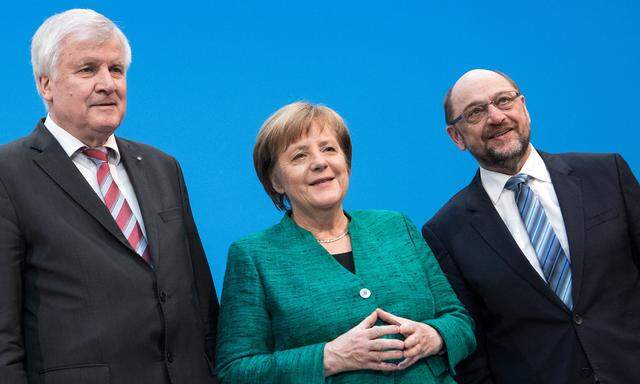 Vier Stunden nach Ende des Verhandlungsmarathons. Angela Merkel, Horst Seehofer (li.) und Martin Schulz präsentieren den neuen Koalitionspakt für Deutschland.