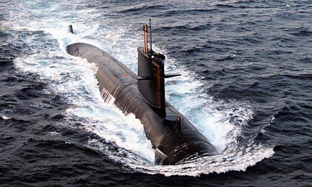 Das französische Atom-U-Boot hat die Suche nach den Flugschreibern begonnen.