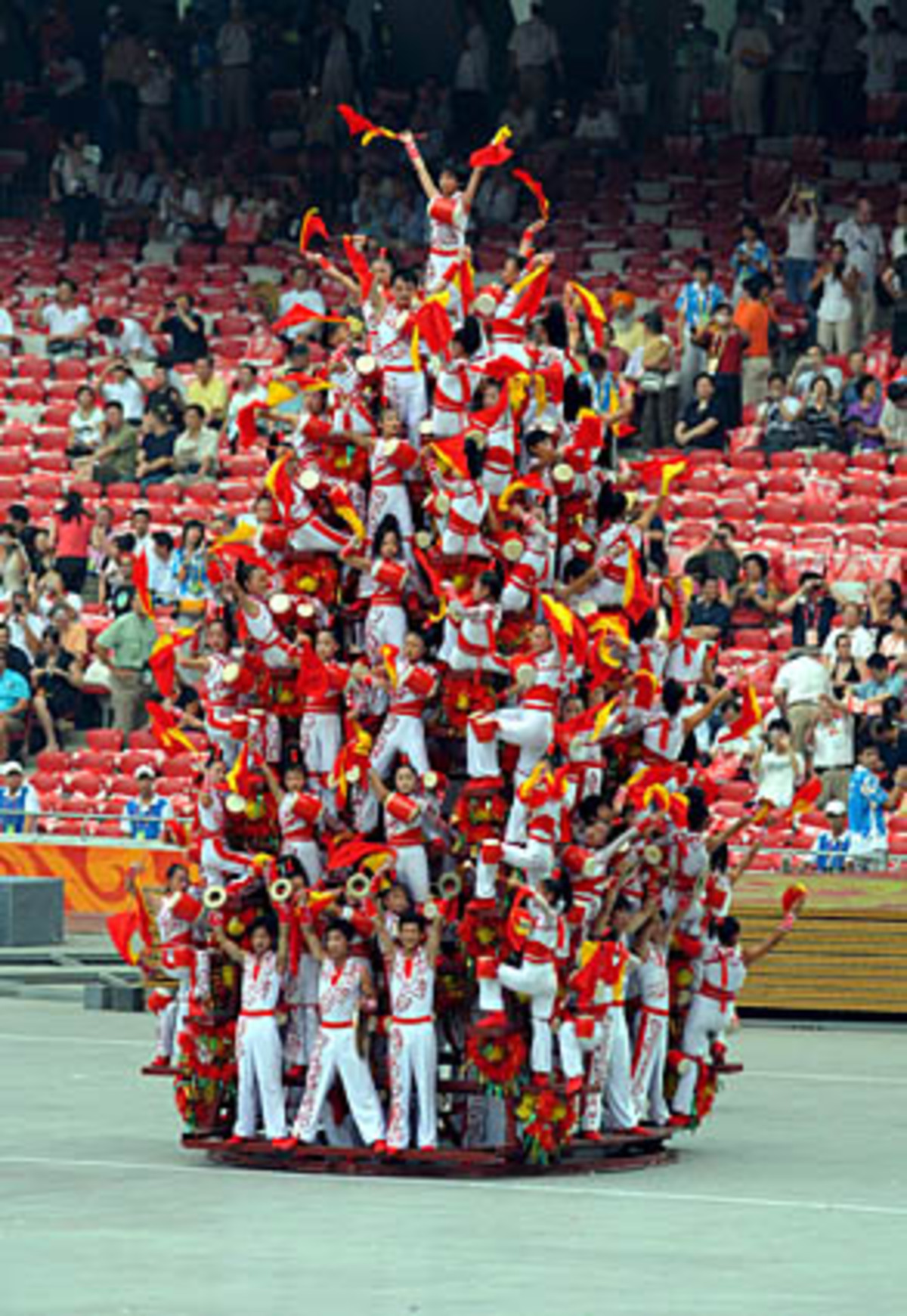 Vor der eigentlichen Eröffnung fand eine Show mit Tänzern und Akrobaten statt.