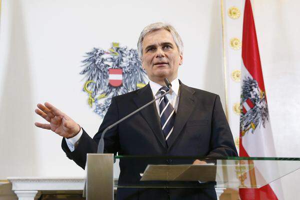 Bundeskanzler Werner Faymann (SPÖ) hat Papst Benedikt XVI. für seine Entscheidung zum Rücktritt Respekt gezollt. "Das war sicher eine persönliche, schwierige Entscheidung", so Faymann am Dienstag nach dem Ministerrat. Dessen Leistung zu beurteilen oder Überlegungen über seine Nachfolge anzustellen, hierzu habe er nichts beizutragen, meinte der Kanzler.