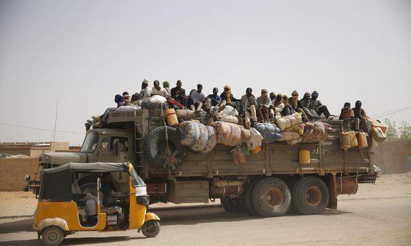 Durch den Niger führt eine Migrationsroute nach Europa, die Bevölkerung lebt vom Schlepperwesen.