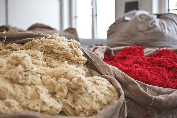 Spinnerei. Die extrafeine Wolle stammt von australischen Merinoschafen.