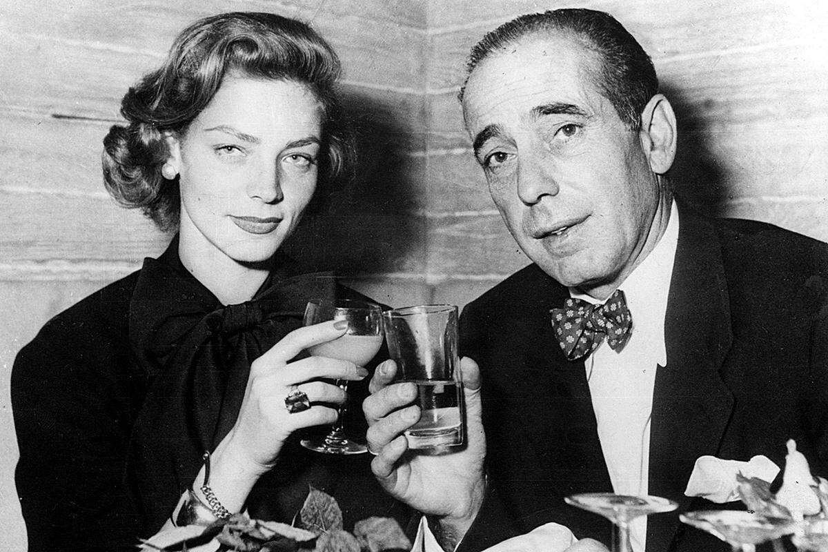 Auch am Broadway feierte Bacall Erfolge: Für ihre Darstellung in "Applause", der Bühnenversion eines Betty-Davis-Films, und der Komödie "Woman of the Year" wurde sie 1970 und 1981 mit je einem Tony-Preis belohnt. Im Bild: Bacall mit Bogart 1955