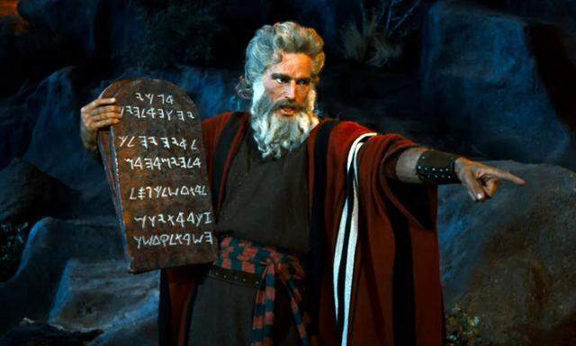 Da hat es Moses seinen Leuten aber gesagt! (Szene aus dem berühmten Film „Die Zehn Gebote“ von 1956). 