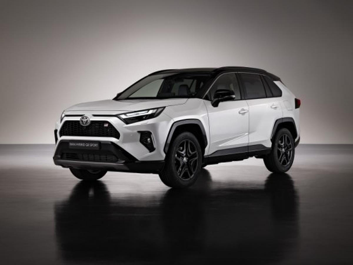Reichlich Deko, spezielle 19-Zoll-Räder und Bi-Color-Lackierung: Der RAV4 GR Sport hat aber auch ein strafferes Fahrwerks-Setup.
