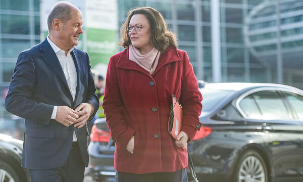 Olof Scholz und Andrea Nahles bei der ersten SPD-Regionalkonferenz in Hamburg.