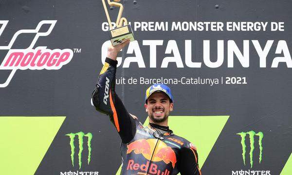 Miguel Oliveira triumphierte beim Grand Prix von Katalonien in Barcelona vor 19.300 Zuschauern und bescherte KTM den ersten MotoGP-Saisonsieg.