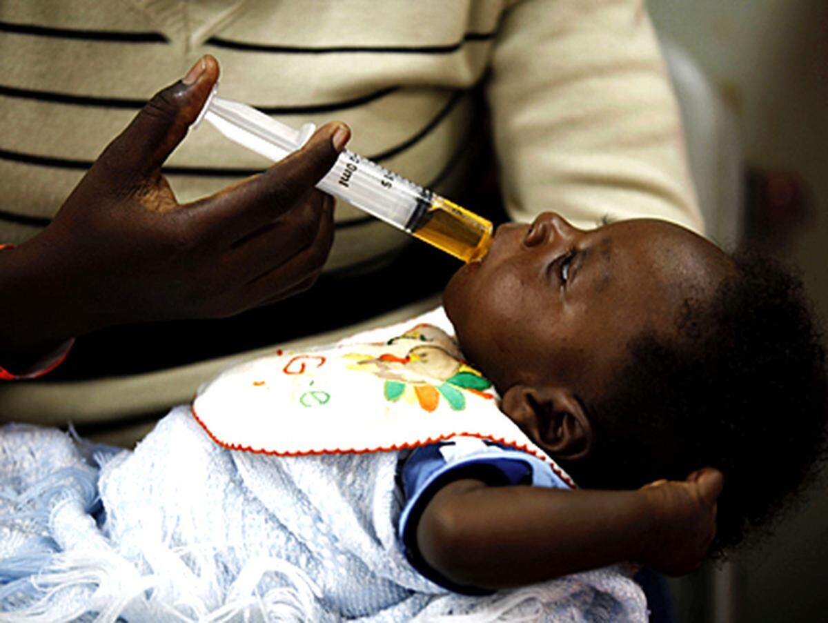 Zusammen mit der Regierung von Haiti startete die UNICEF eine Impfkampagne. 600 000 Kinder im Alter von bis zu fünf Jahren sollen gegen Masern, Tetanus und Diphtherie immunisiert werden.