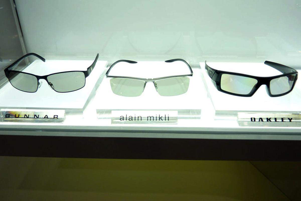 LG zeigt auf der CES, dass 3D-Brillen auch schick sein können. Möglich wird das aber nur durch die passive 3D-Technik, die auch in Kinos eingesetzt wird. Die Brillen müssen dann nicht aktiv abwechselnd das rechte und das linke Glas verdunkeln.Bild: Finderly.com