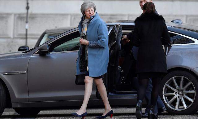 Theresa May sucht nach Wegen durch die Brexit-Krise.