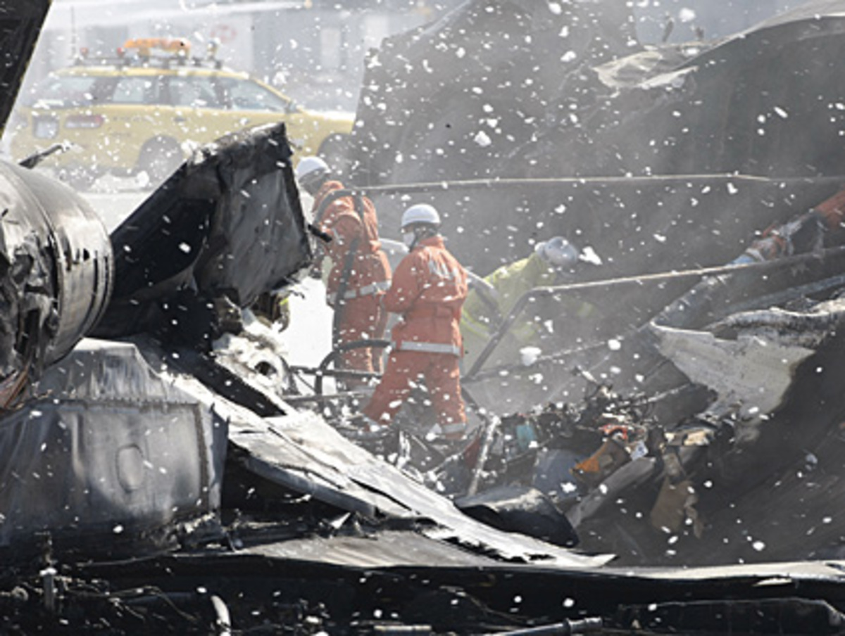 Rund ein Dutzend Feuerwehrwagen rasten zur Unglücksstelle.