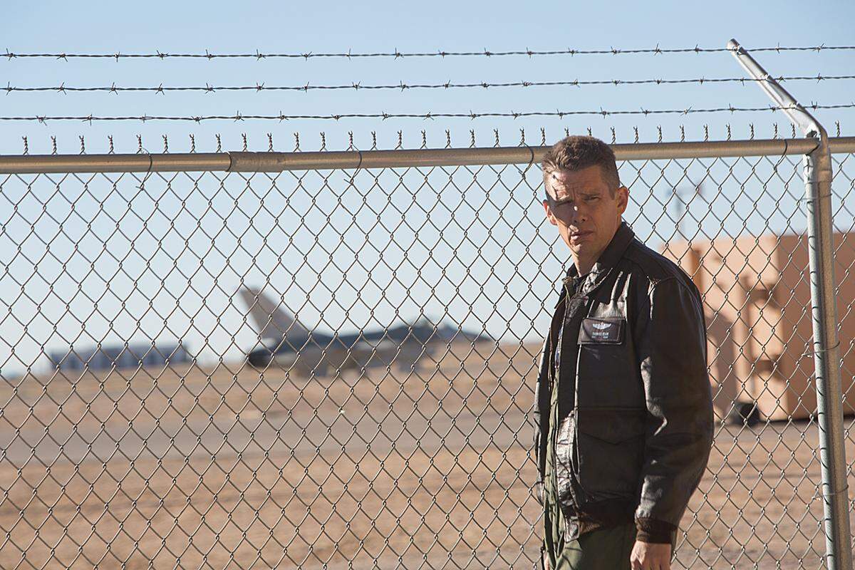 von Andrew Niccol (USA) Ethan Hawke spielt einen Kampfpilot, der Drohnen über Irak und Afghanistan steuert. Sein eigenes Leben und das seiner Familie geraten dabei zunehmend aus den Fugen.  Zoё Kravitz und January Jones sind in weiteren Rollen zu sehen.
