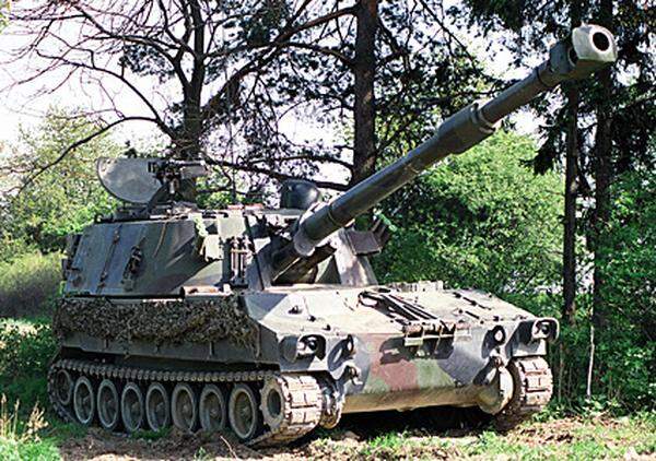 Die Panzerhaubitze M-109 A5Ö ist das Waffensystem der Artillerie des Österreichischen Bundesheeres. Das Geschütz ist mit einem elektronischen Feuerleitsystem und einer Selbstfahrlafette mit modernen Richt- und Beobachtungsmitteln ausgestattet.