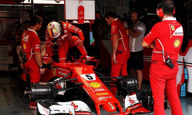 Sebastian Vettel in der Ferrari-Box