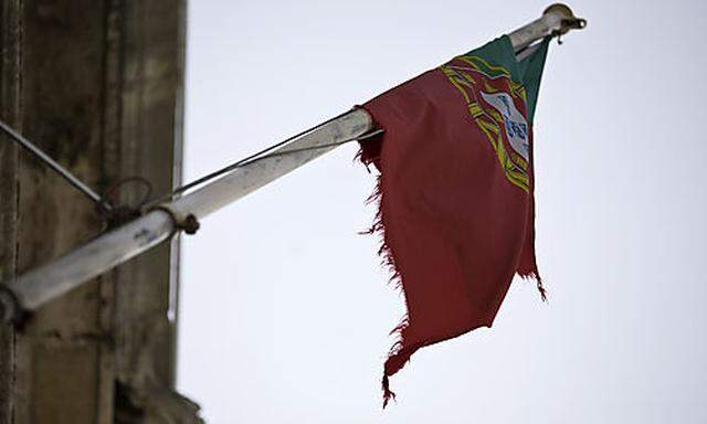 The Portuguese flag hangs from the building of the Portuguese Finance Ministry Wednesday, Jan. 19 201