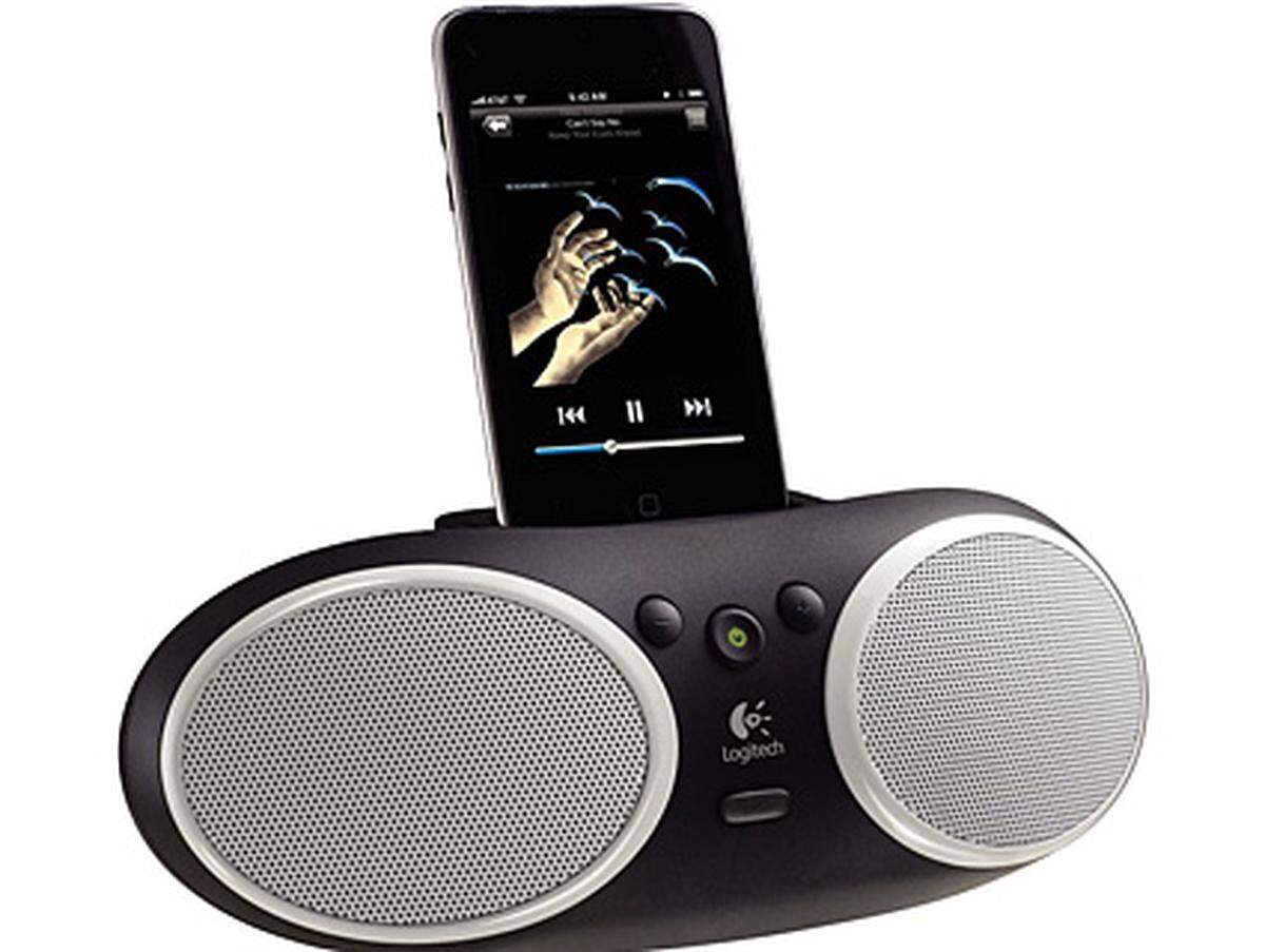 Rechtzeitig nach der Urlaubssaison stellt Logitech neue iPod-Docks vor. Der Portable Speaker S125i (Bild) soll mit seinem geringen Gewicht von 500 Gramm kaum das Reisegepäck belasten. Der "Rechargeable Speaker" S315 i dafür durch die erstaunliche Akkulaufzeit von bis zu 20 Stunden punkten.Ab September, rund 70 bzw. 100 Euro
