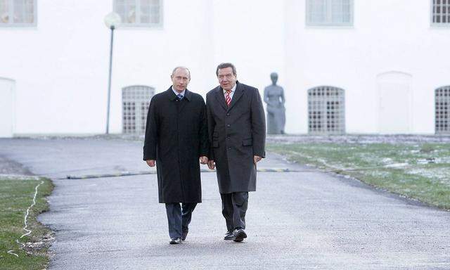 Als "major Putinversteher" angeführt: Gerhard Schröder.