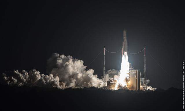 Wenn eine Rakete ins All abhebt, ist sehr oft auch österreichische Technologie an Bord. Hier der Start einer Ariane 5 vom ESA-Weltraumbahnhof in Französisch Guyana, Mai 2017. 