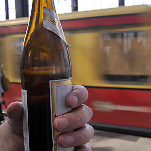 Archivbild: Alkohol in Regional-Zügen in Deutschland