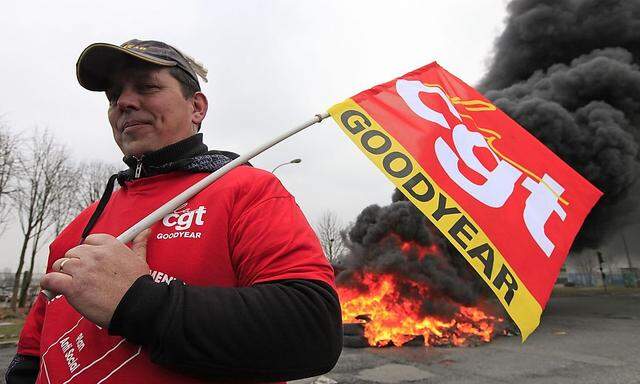 Goodyear workers burn 1173 tyres symbolizing 1173 employees next to the Goodyear tyres factory in Amiens