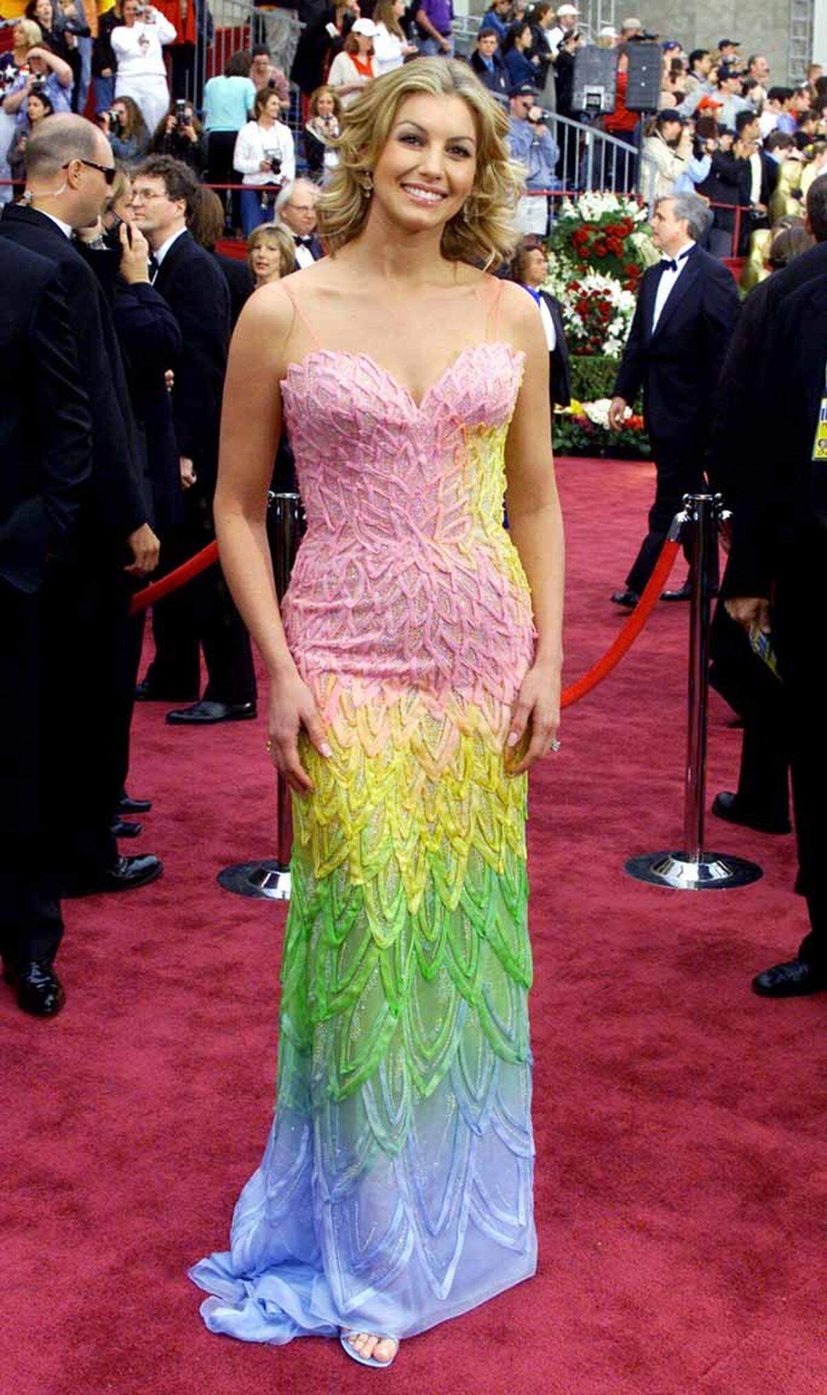 Die Farben des Regenbogens wollte Faith Hill 2002 auf den roten Teppich der Academy Awards bringen.