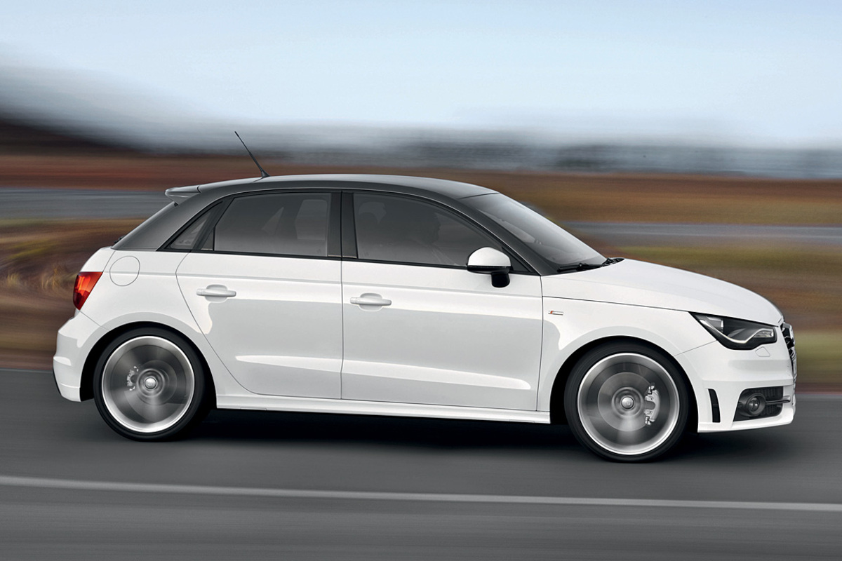 Fünf Türe, vier Sitze (optional ohne Aufpreis mit fünf Sitzen) - Audi baut die A1-Familie aus. Dabei handelt es sich um Millimeter-Arbeit. Obwohl der neue Sportback bei den Außenmaßen nur minimal größer ist als der Dreitürer, bietet er doch etwas mehr Platz auf den Rücksitzen. Ab 17.550 Euro.