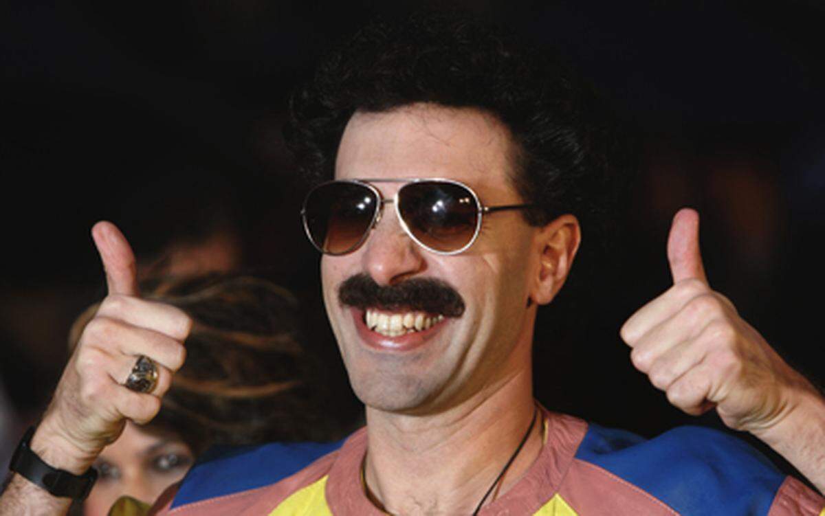 Borat nimmt die amerikanische Bevölkerung aufs Korn. Während einem Rodeo beglückwünscht er das Publikum lautstark zum gelungenen Terrorkrieg und zeichnet US-Bürgern ein homophobes und rassistisches Bild.
