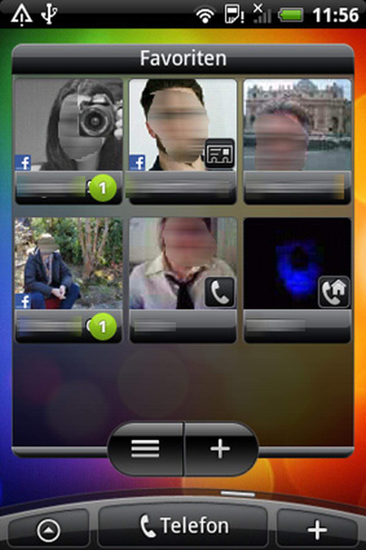 Eine der stärken der HTC-Anpassungen ist die Verknüpfung von Telefon-Kontakten mit Facebook-Freunden. Ein kleines Icon gibt Auskunft darüber, ob man mit der jeweiligen Person auch auf Facebook Bekanntschaft geschlossen hat. Die grünen Zahlen geben an, wieviele neue Statusmeldungen die jeweiligen Personen verfasst haben.