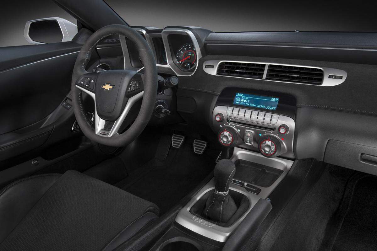 Sogar beim Soundsystem wurde gespart. Mit einem einzigen Lautsprecher liefert Chevrolet den Camaro aus.