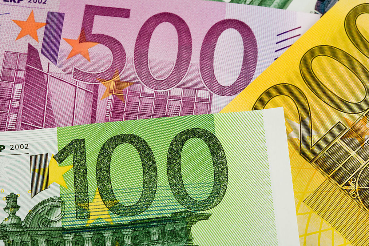 Zeitplan für den 3. September  10:00-11:30: Film Matinee: Ort schafft Ort  14:00-14:30: Eröffnung  14:30–15:30: Wohl und Wehe der Eurozone16:00–17:30: UnGleichheit und Zugang zu Finanzdienstleistungen18:00–19:30: BLT15: Was soll, was kann der Finanzaugleich?18:00–19:30: Neue Rollen für internationale Finanzinstitutionen21:30–22:30: Late Night Talk: Finanz im Dialog Zeitplan für den 4. September8:30 - 12:00: Breakout Sessions: "Breakfast-Club" 14:00 - 15:30: Erfüllt die Bankenunion alle Erwartungen?16:00 - 17:30: Kann die Kapitalmarktunion mehr Wachstum und Arbeitsplätze garantieren? 17:30 - 17:45: Schlussworte  >>> zum Detailprogramm