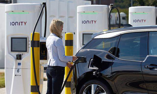 Germany's first ultra fast charging station for e-cars